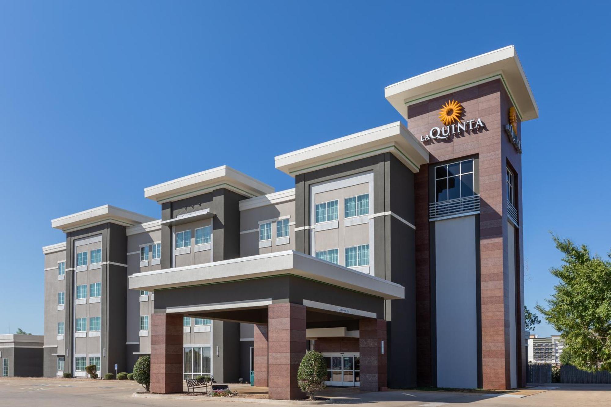 La Quinta Inn & Suites By Wyndham Durant Exterior photo
