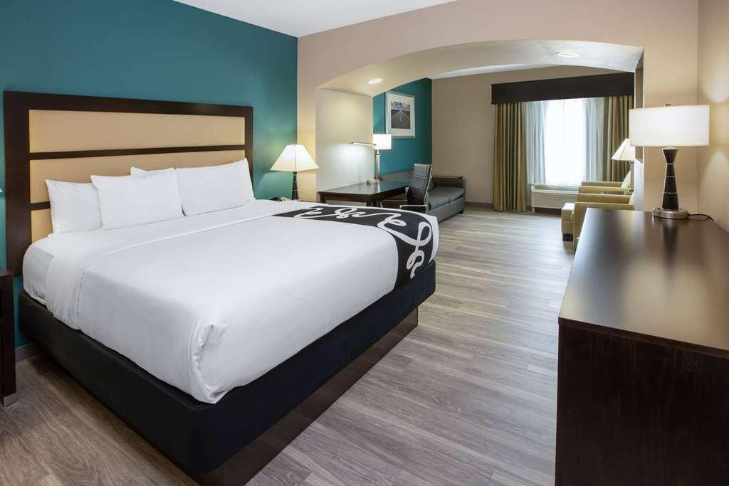 La Quinta Inn & Suites By Wyndham Durant Room photo